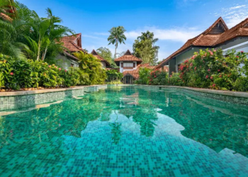 Ultimate Kerala: Backwaters, Tea & Spice Trails
